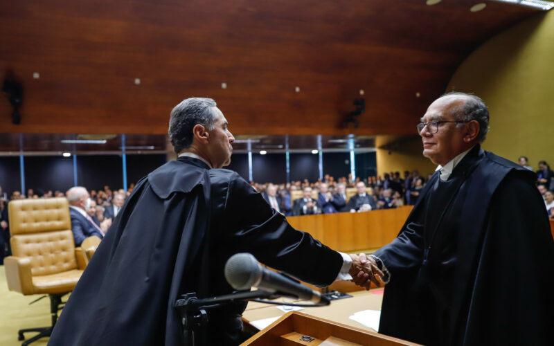 Ministros Barroso e Gilmar Mendes defendem regulação de IA em debate