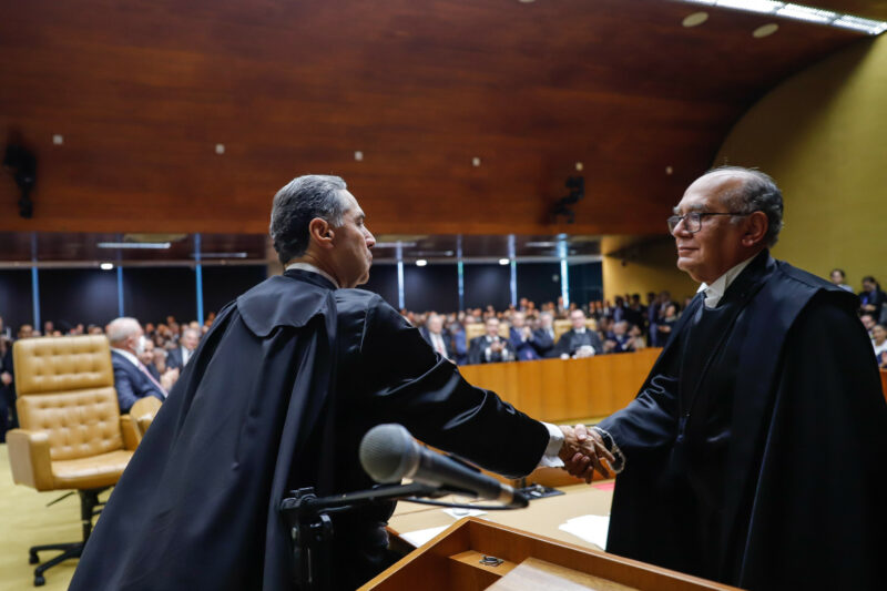 Ministros Barroso e Gilmar Mendes defendem regulação de IA em debate